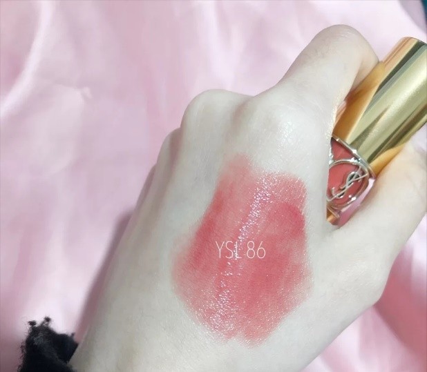 不化妆涂口红很违和？对不起，那是你没选对颜色