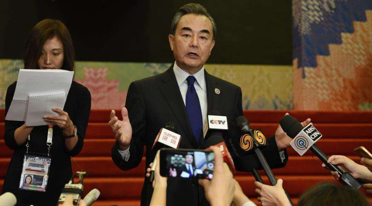 韓媒：王毅帶著茅台與韓議員共進晚餐，暢所欲言