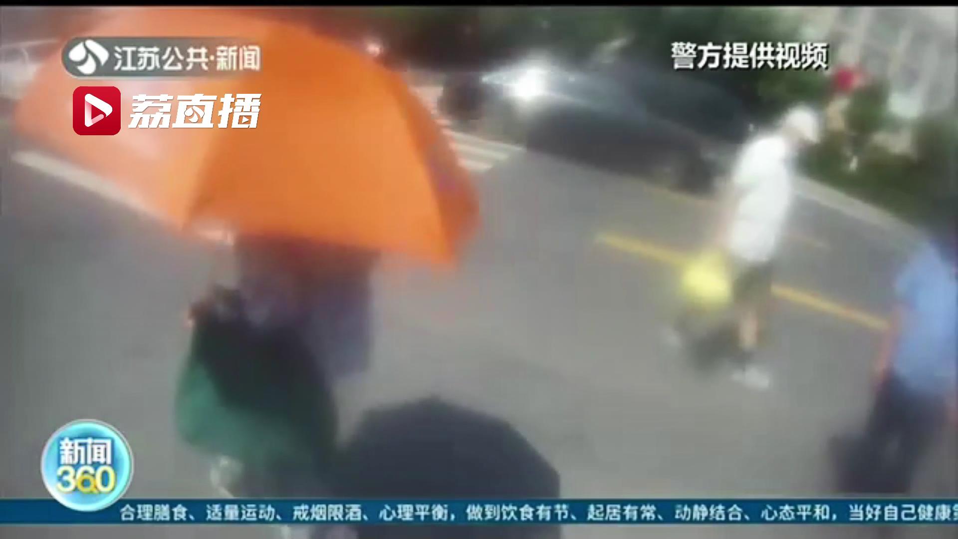 八旬老人迷路不愿坐警车 烈日下民警跟了一路