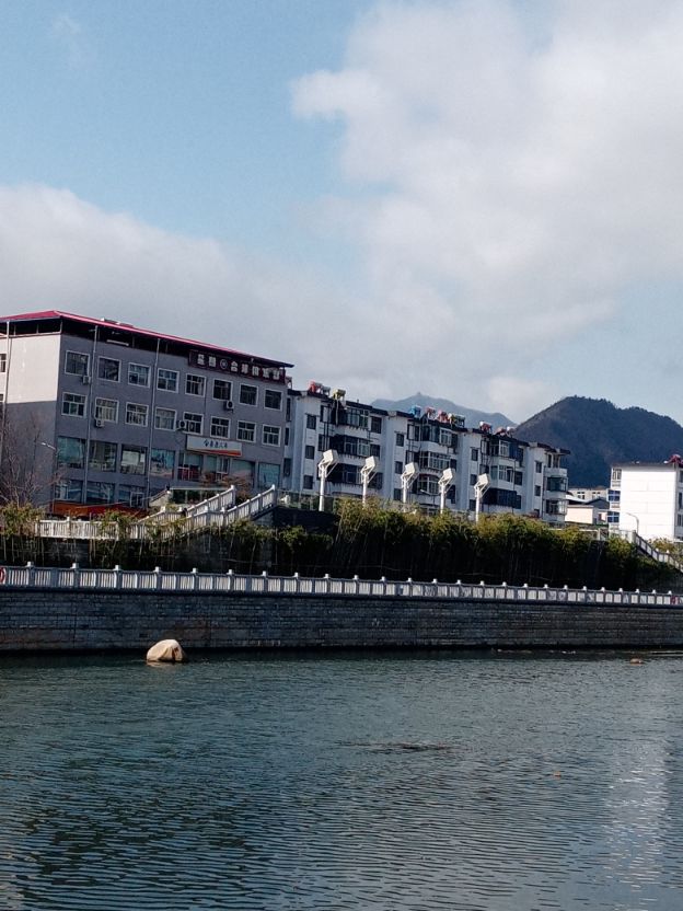郑州一家独大的局面，对河南整体经济长远均衡发展进步弊端很大