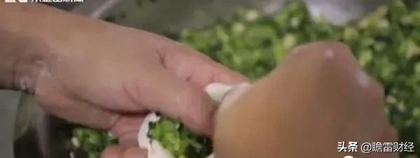 靠着一双巧手，夫妻开店创业做包子，“包”出