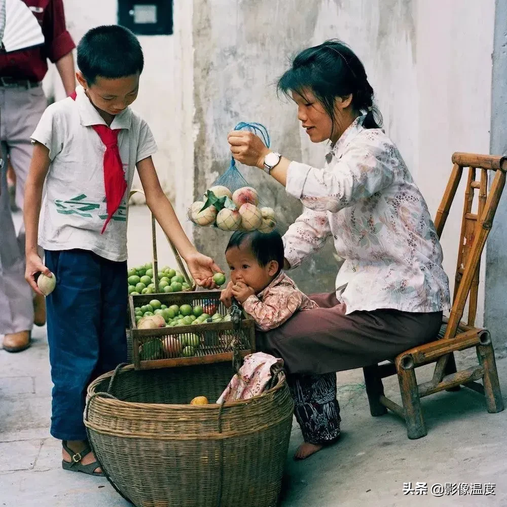 80年代30张怀旧老照片：只看到简单饱满的幸福！