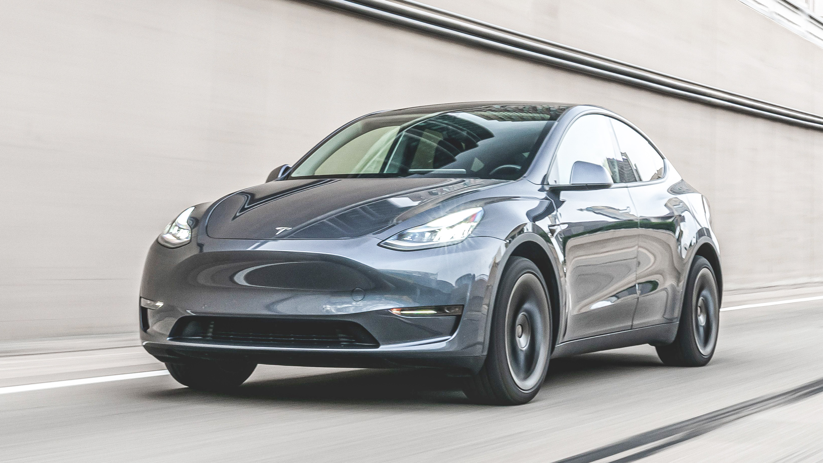 27万的model y上市!老车主又哭了.