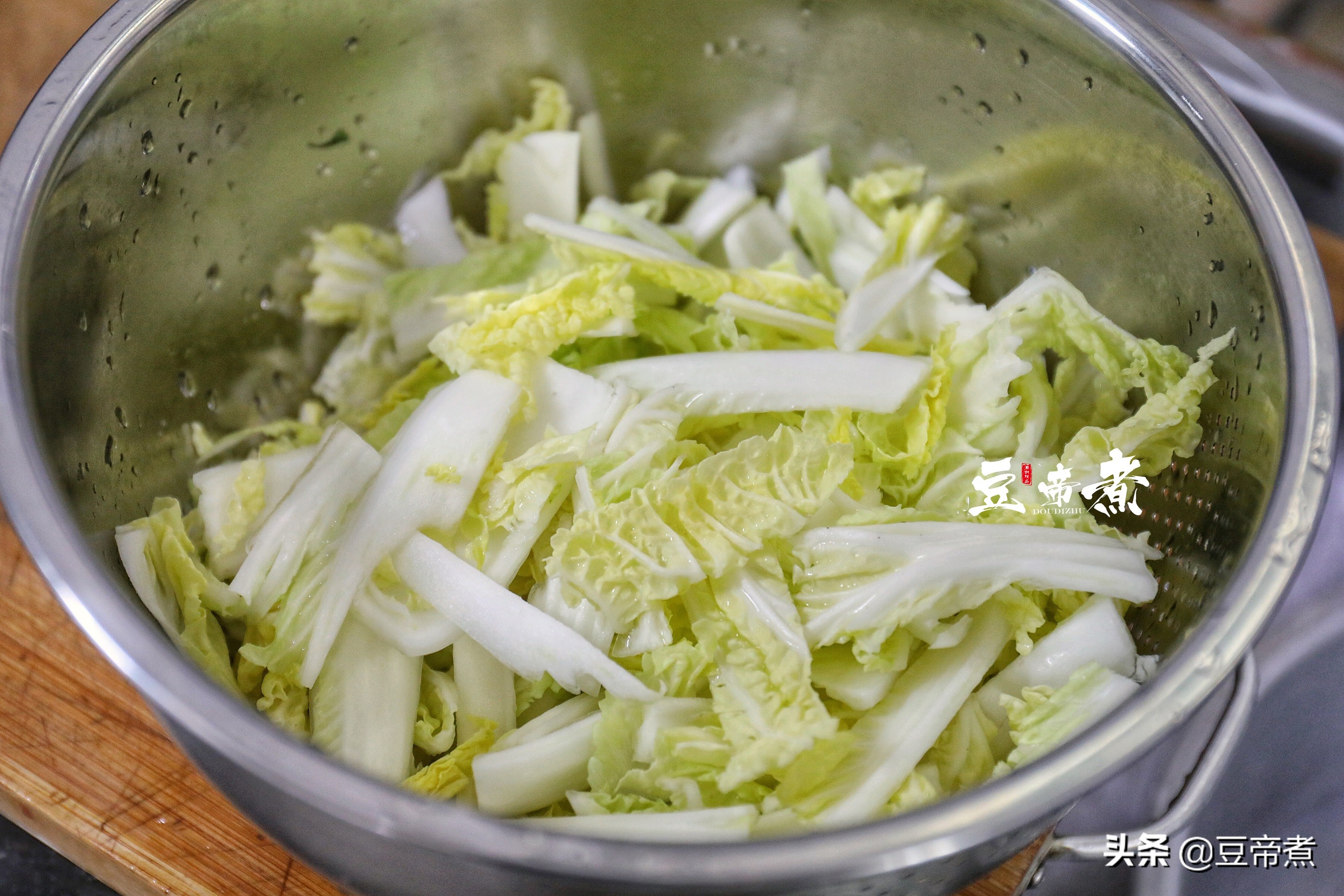 吃百菜不如吃白菜，白菜又以此菜為最好，簡單搭配水煮味道極好