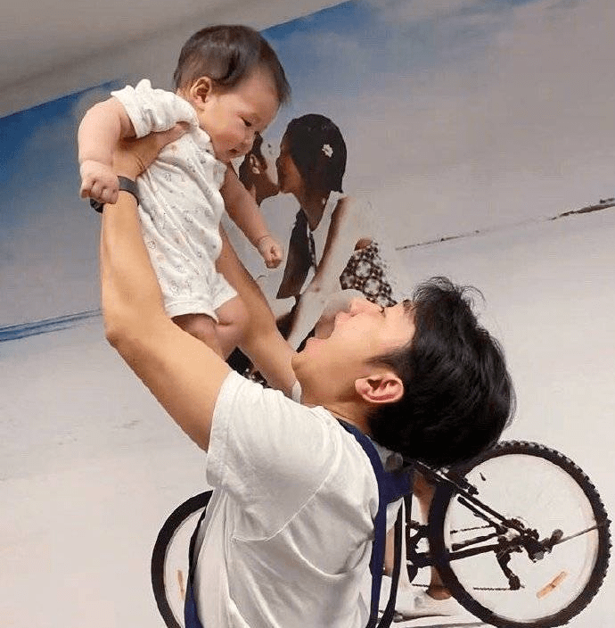 王祖蓝父亲节晒美食，色香味俱全，引7万人点赞，网友：人生赢家