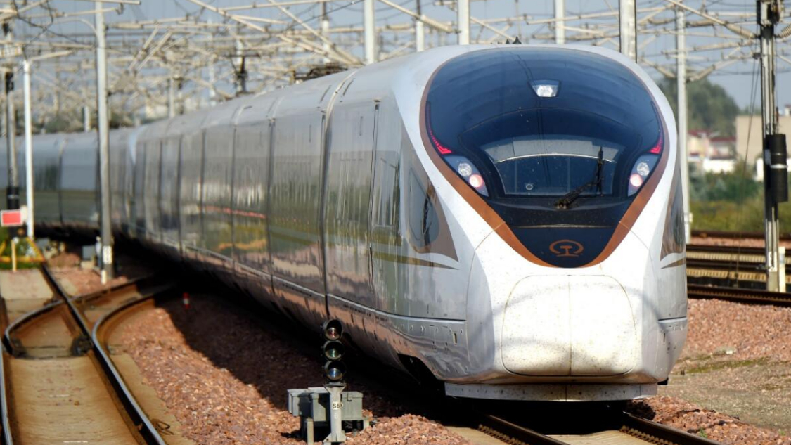 14亿人“养不起”高铁？半年亏955亿，营收4000多