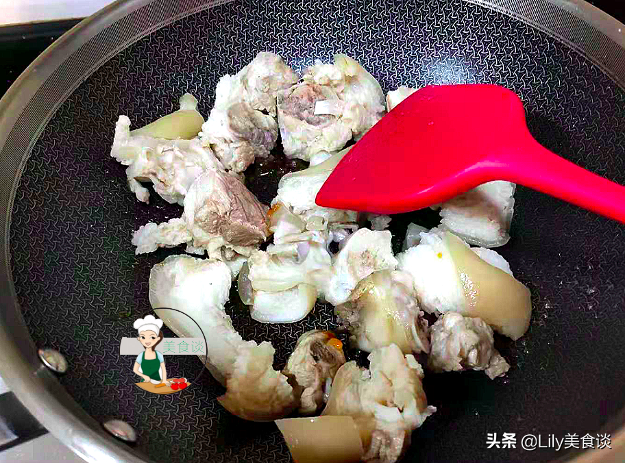 秋天，这肉记得多吃，比排骨便宜，比牛肉温和，秋天炖一锅太馋人