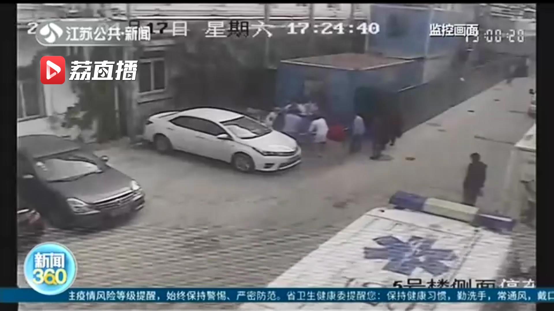 情况危险！患者医院散步突发心跳骤停 医生接力急救