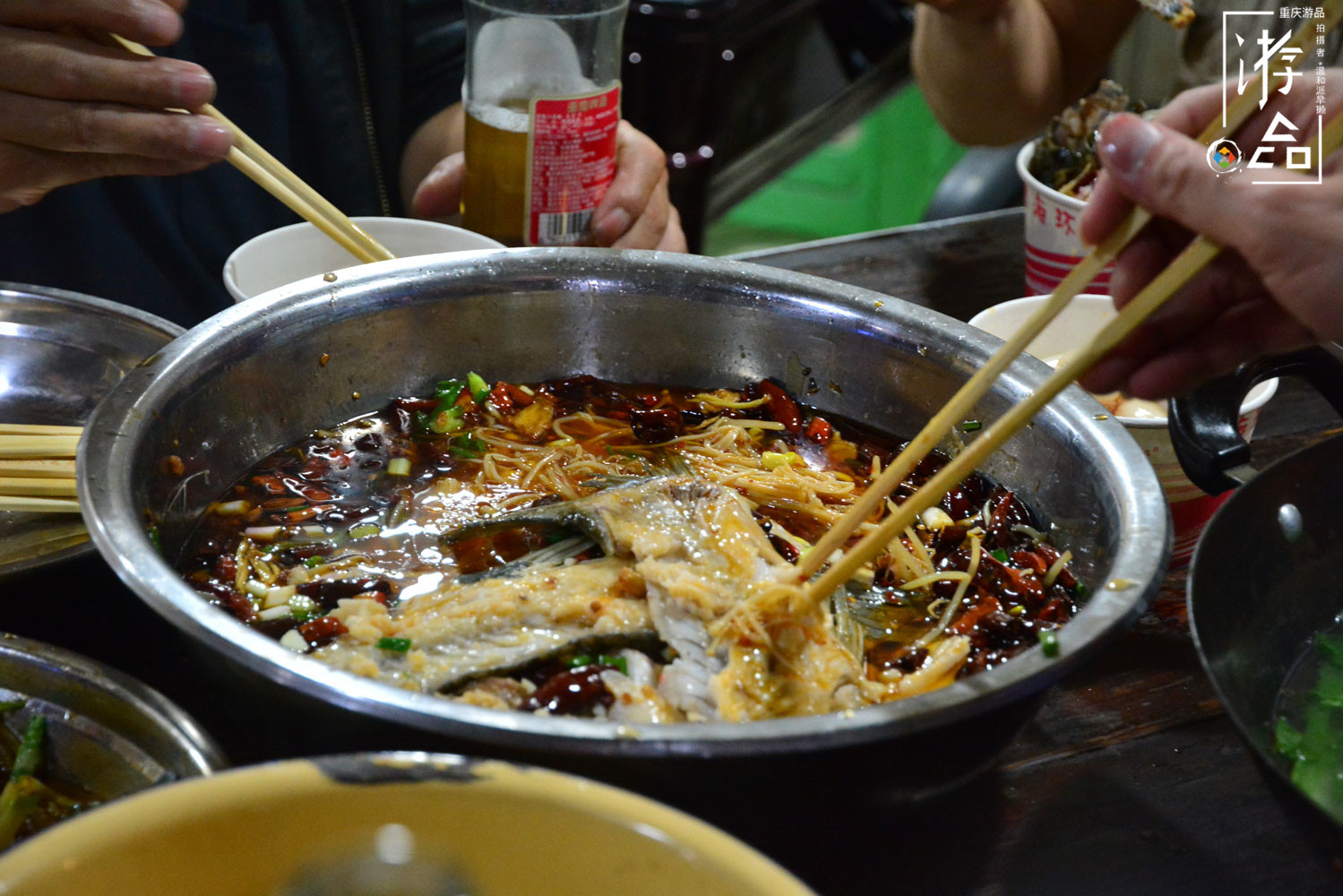 重庆渝中的”城中村“：龙蛇混杂的菜园坝，摩的和算命人纠缠不清