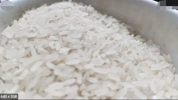 缅甸这么先进了？政府向民众免费发米，都用自动发米机了