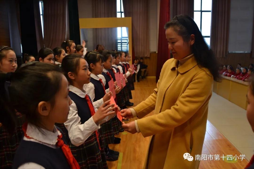 ���ҽ��� ��г��չ�������е�ʮ��Сѧ���꼶���������±��ô��