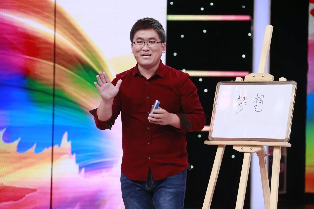 网红姜涛碰瓷青岛饺子，遭当地人堵截后，警方次日作出回应