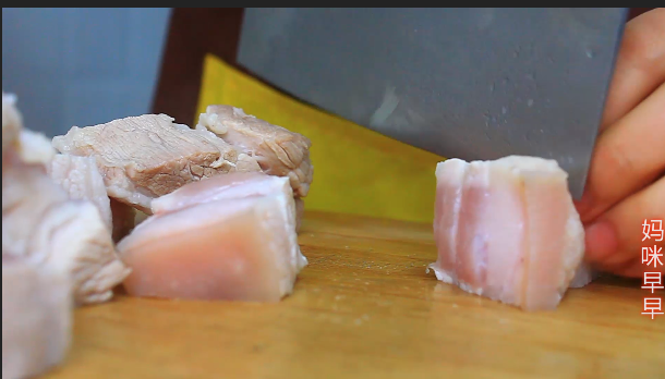 Why is the braised pork in the restaurant delicious?  The original method is exquisite, master 3 keys, the meat is not greasy