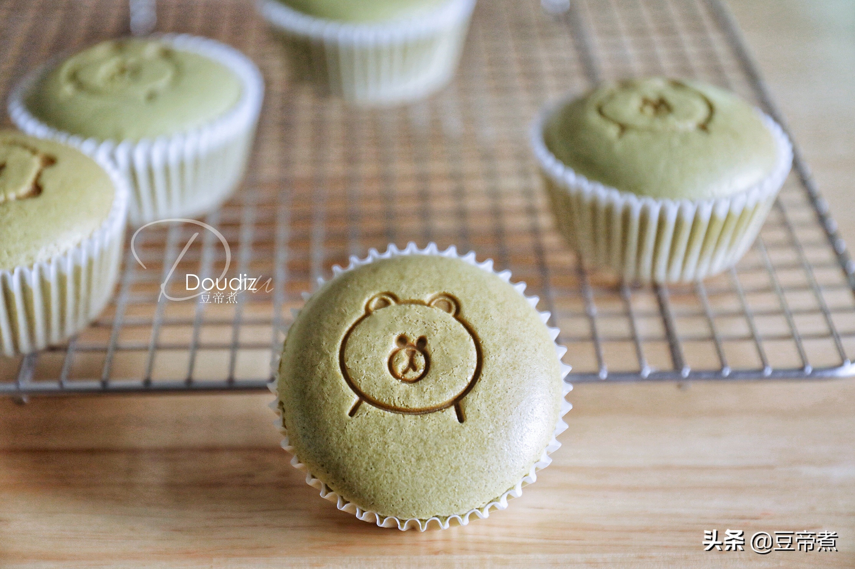 終於學會了孩子最愛吃的小蛋糕，自製衛生用料放心，實在太好吃了