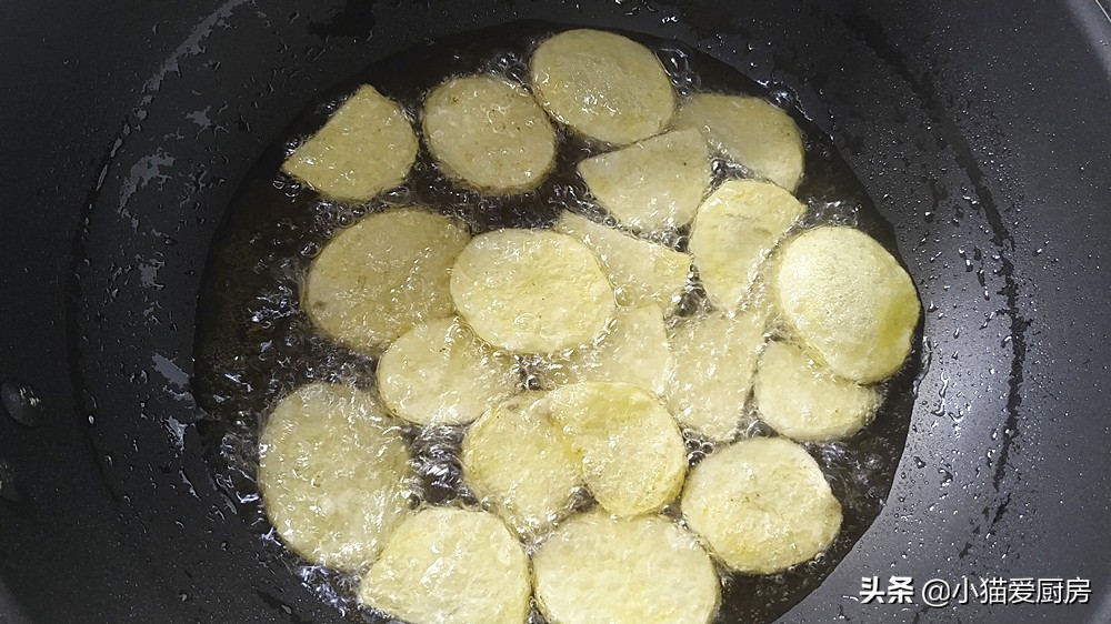 图片[7]-小猫教你炸土豆片新做法 制作简单 口感香酥 味道不比薯片差-起舞食谱网