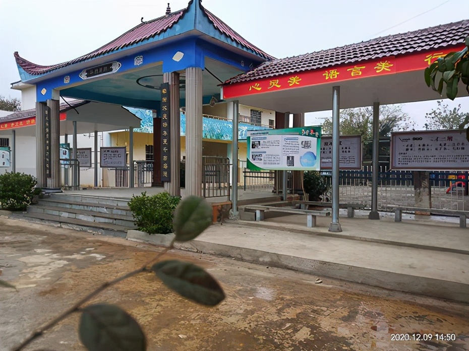 湖北武穴：四望山下好教育，德里桥上育英才