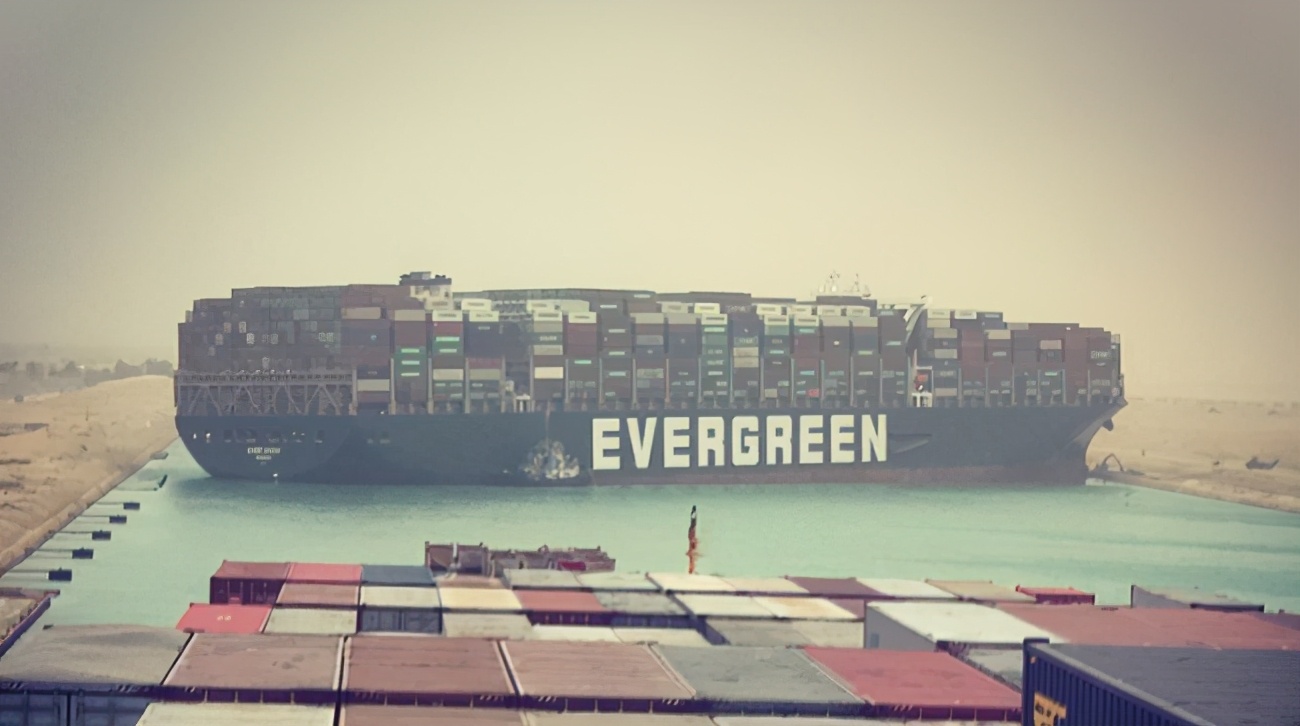 突发！巨轮掐住世界航运咽喉；国际贸易的灾难