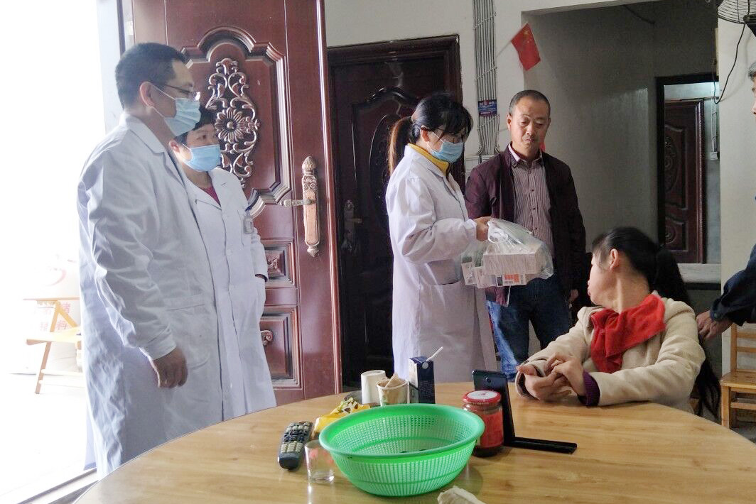 三台县2020 年“送医送药送健康”巡回医疗活动在刘营镇举行