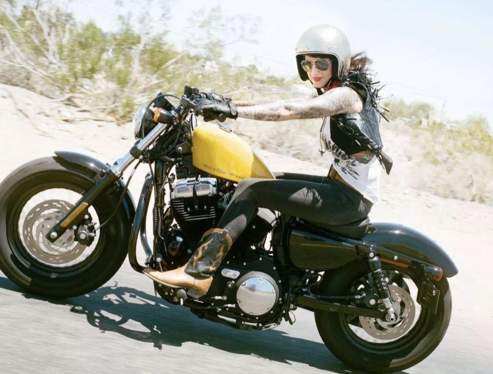 这8款摩托车,凭借其外观成为时尚单品,极其适合颜值控_太平洋号