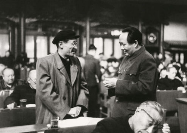 �������Ĺؼ�ʱ�̣���˭���Ͷ��ë��ϯһƱ��������й�������