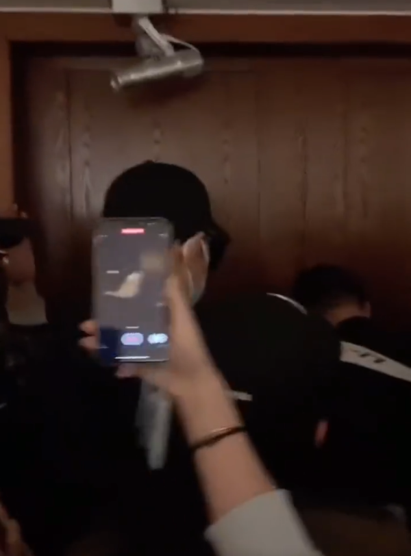 The fact that resemble battle is miserable! Knock off by bastard block up in hotel room entrance, the password returns doubt to be like be pressed to enter by chaos do not go