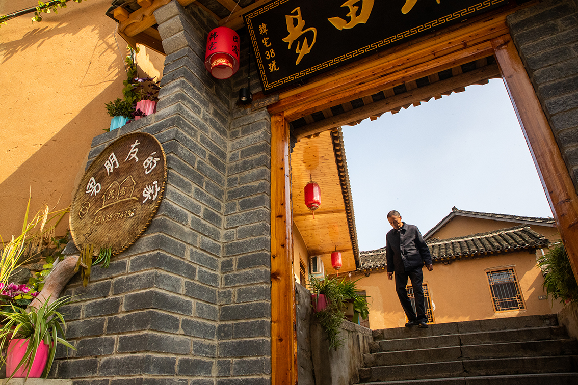 中國(guó)鄉(xiāng)村旅游新殺出一匹“黑馬”，人們都往這跑，深秋旅游真火爆