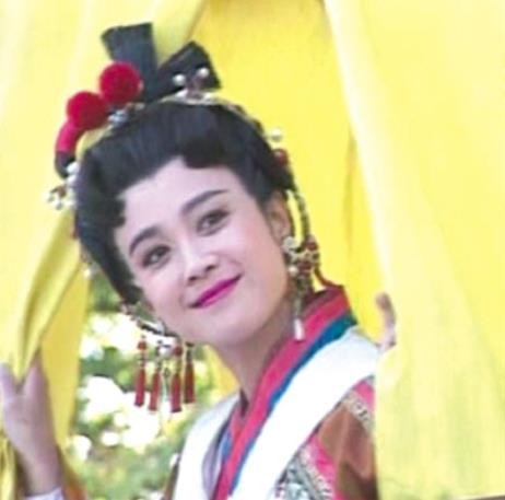 25岁火遍全国，28岁嫁老师，52岁跌落神坛，傅艺