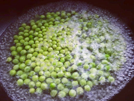 图片[2]-青豌豆的做法步骤图 鲜香又翠绿-起舞食谱网