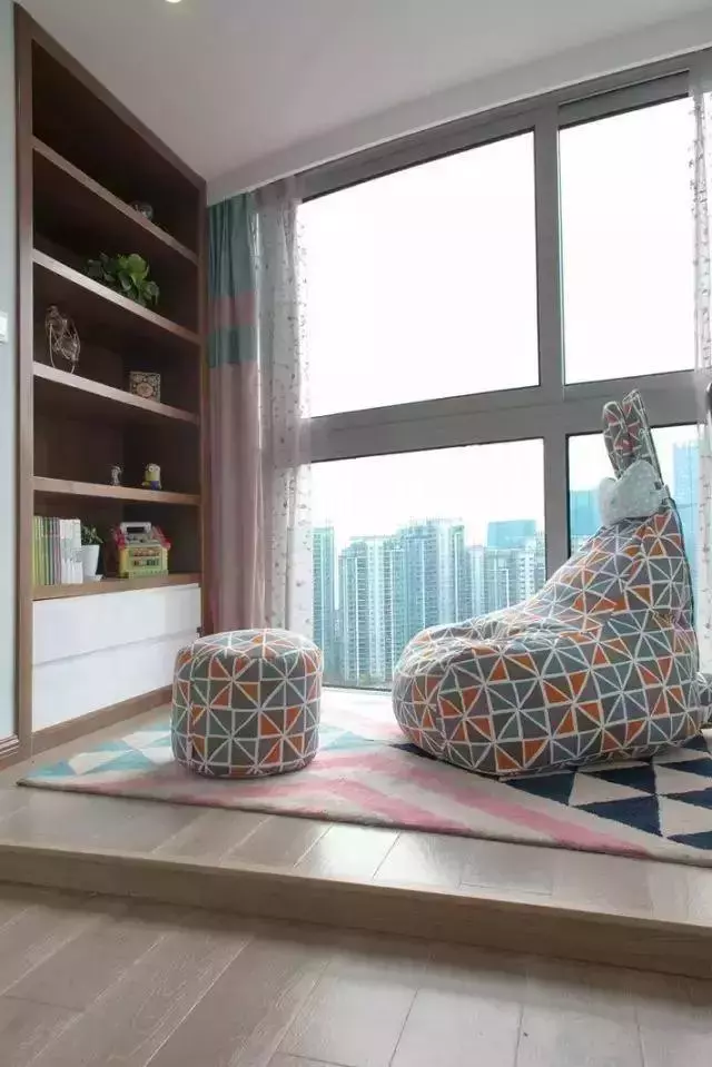 客厅连阳台,不装推拉门,还能怎么做?