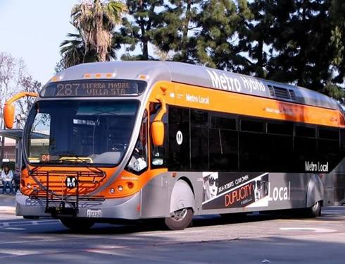 美国首都华盛顿瘫痪，800辆大巴逼宫，政府无动于衷，只想搞钱？