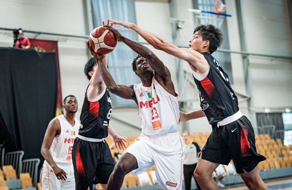 66-104！6连败！日本队又输了，单节7-18被吊打，目送对手首胜