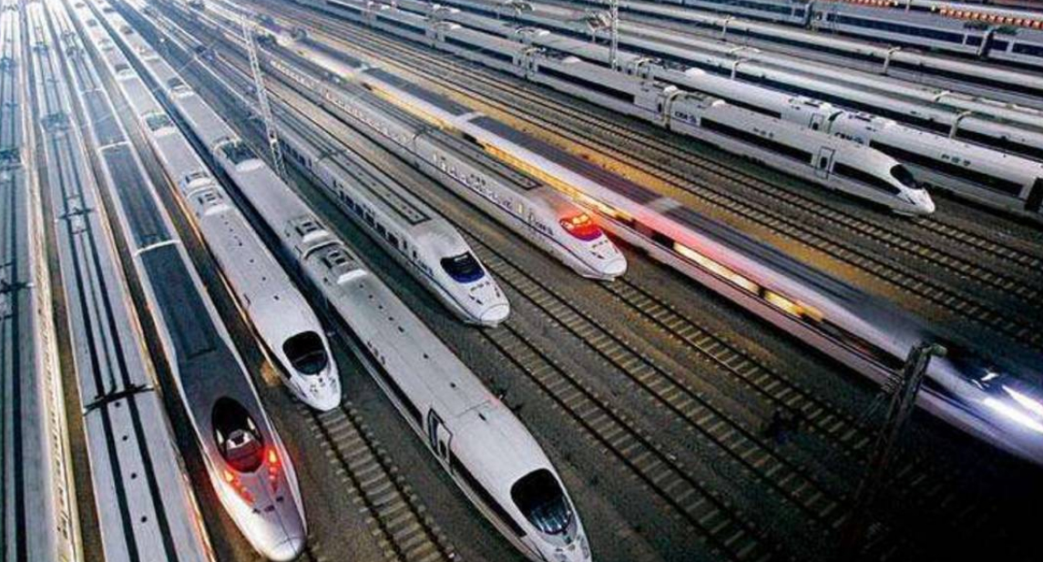 14亿人“养不起”高铁？半年亏955亿，营收4000多