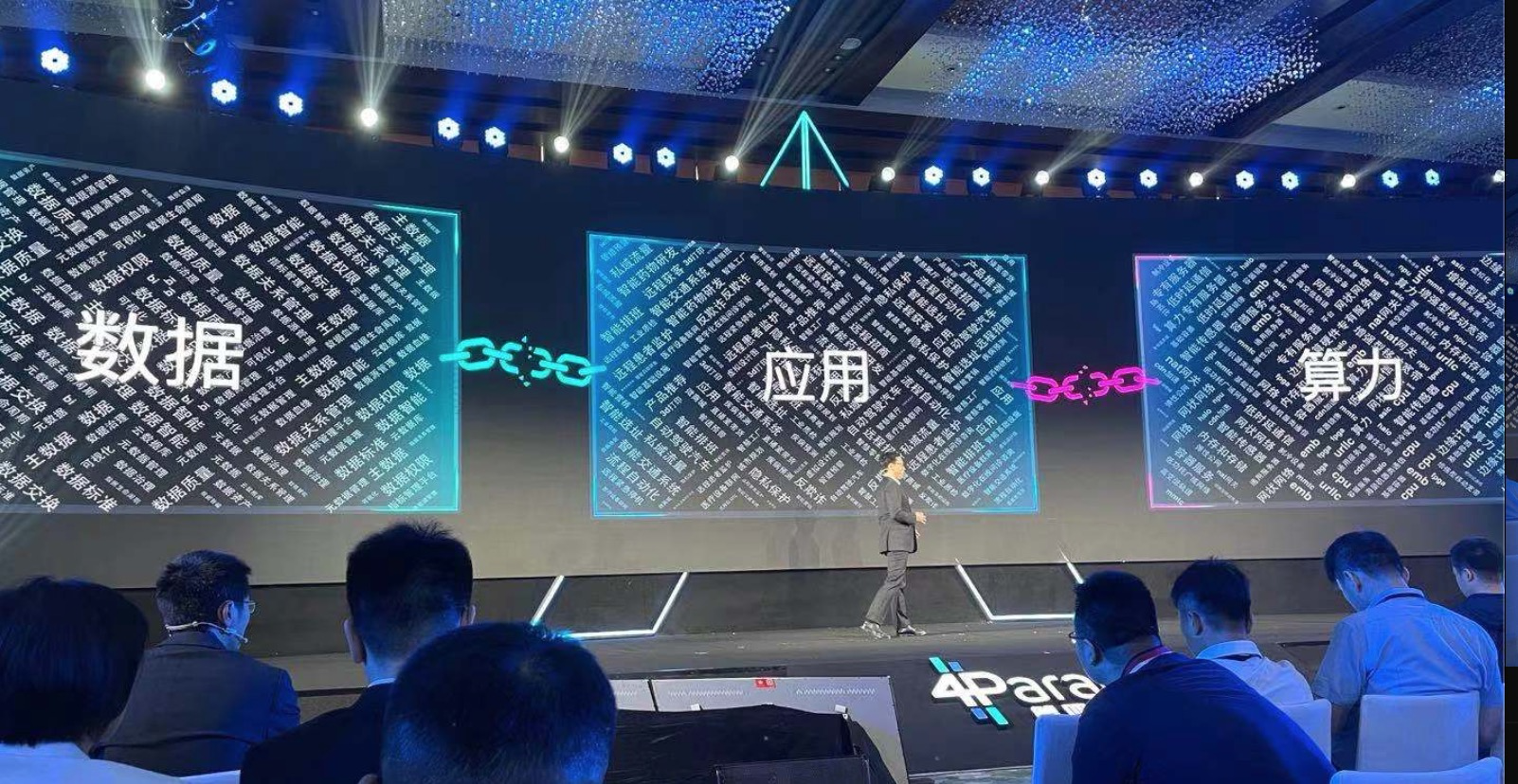 100%国产的AI操作系统，现在开源了！还有个AI版的App Store