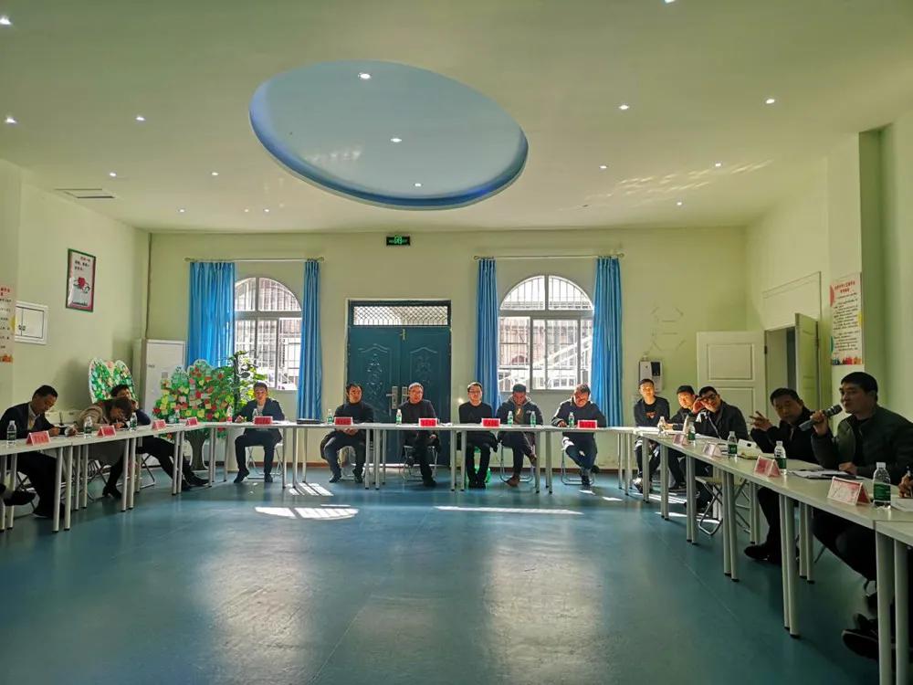 达州中学召开网络直播校工作推进会