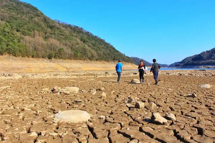 浙江一水库见底，古村重见天日！打卡游客人山人海