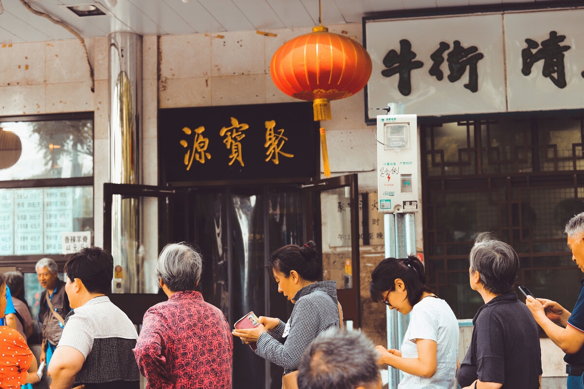 国内值得推荐的4条美食街，连本地人都爱去，你逛过几条？