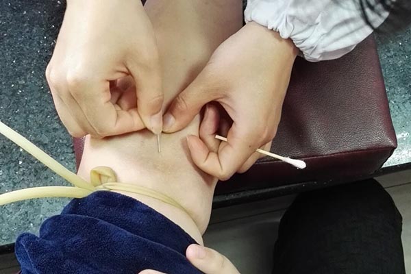 起底滴血认癌：靠滴血验癌骗了90亿的女版乔布斯，终于要跌落神坛