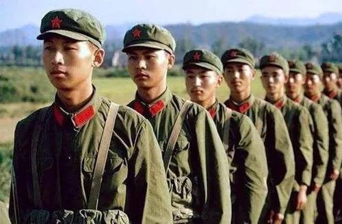 图片详解：建国以来，人民解放军经历的15次军服变迁发展历程