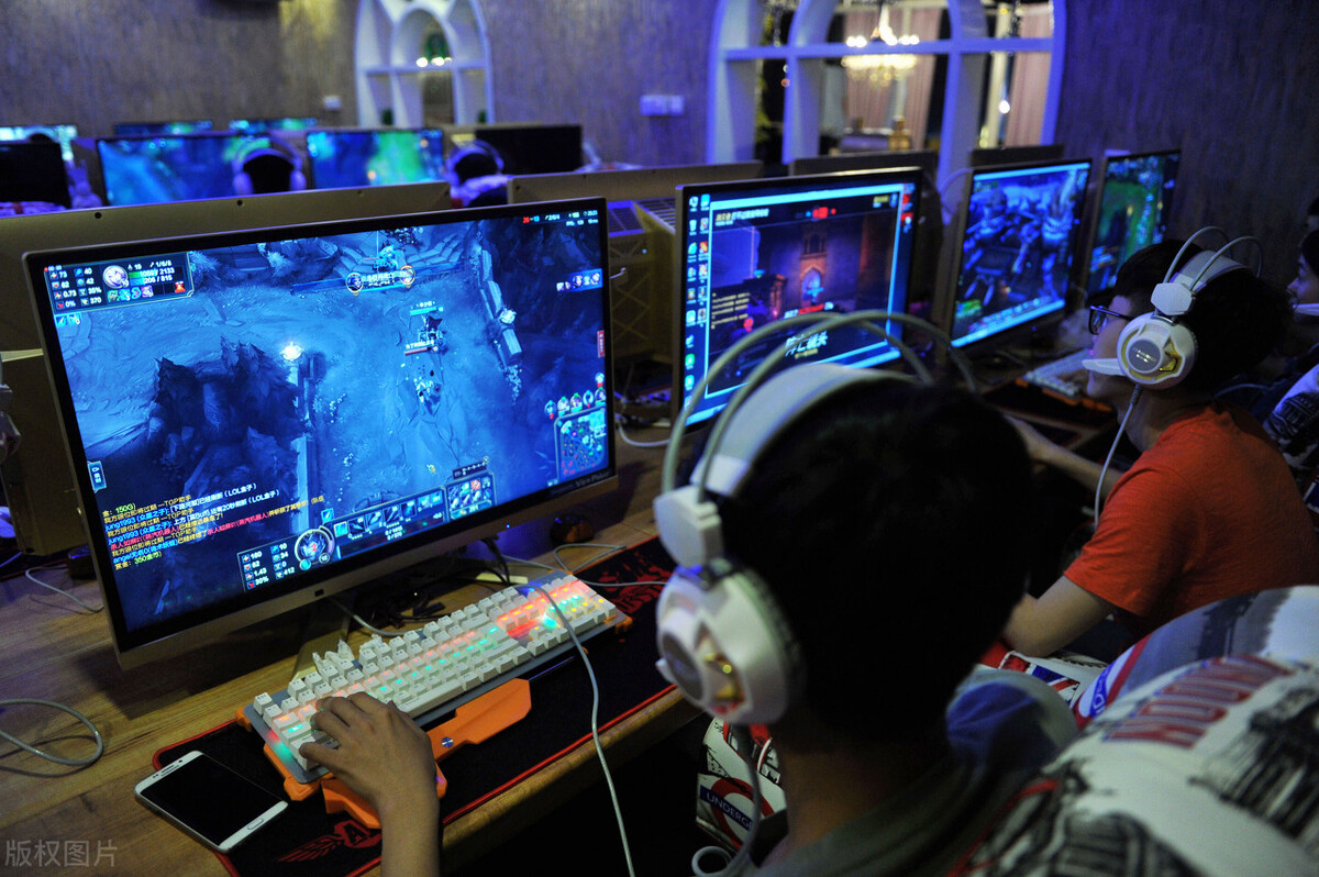 湖北老板开网吧，利用“美色营销”月进账40万，方法可以借鉴