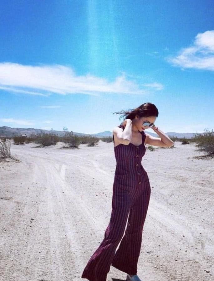 王鸥也大胆了！“肚兜”连体裤都敢穿出来，不仅不俗反而更美了