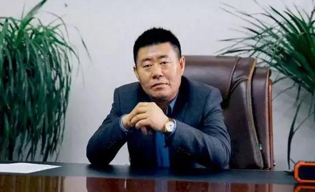 从捡破烂到亿万富翁，他是怎样逆袭人生的？