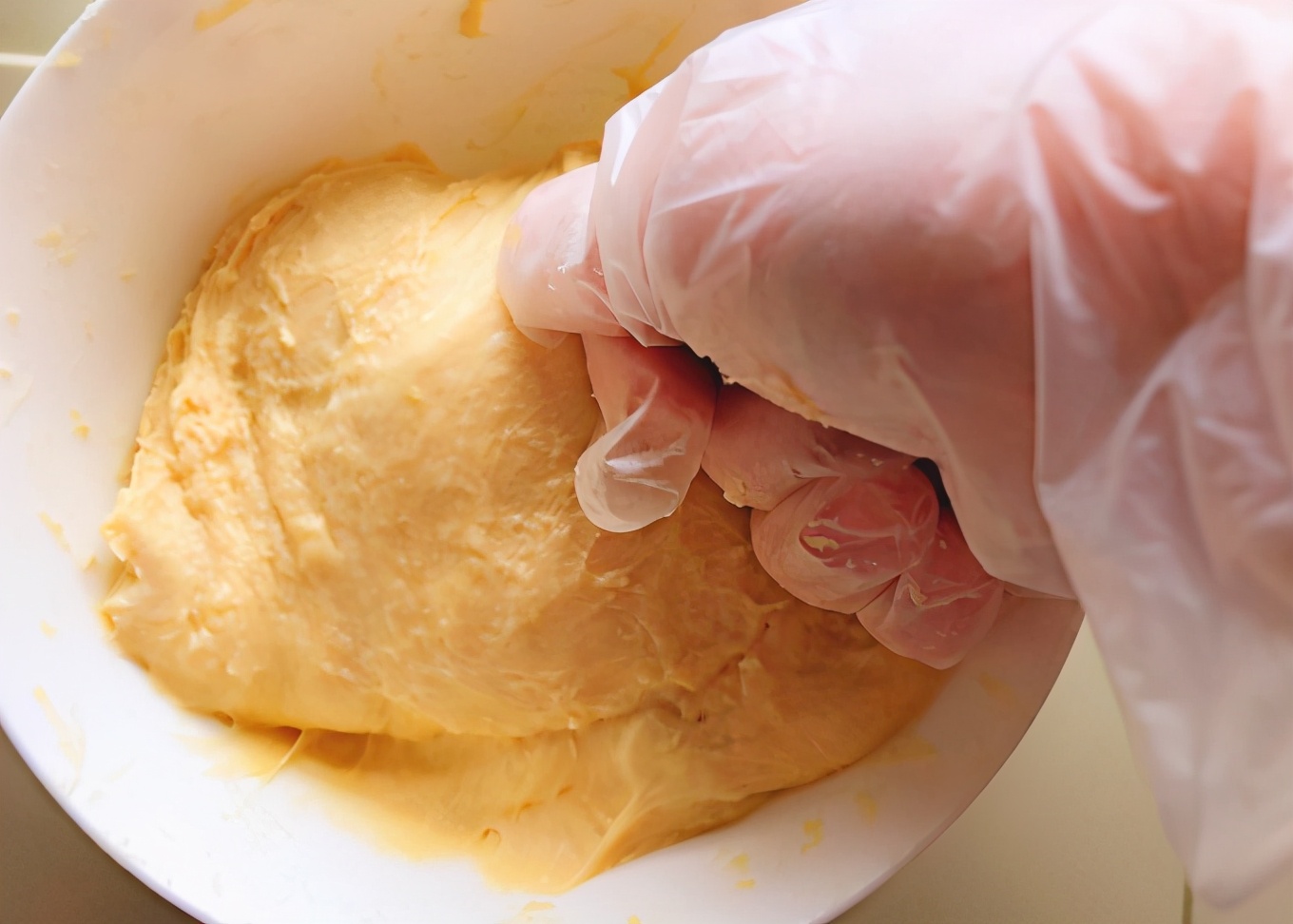 炸油條，不要只用酵母和雞蛋，好多人忘記加它，難怪吃著硬不酥脆