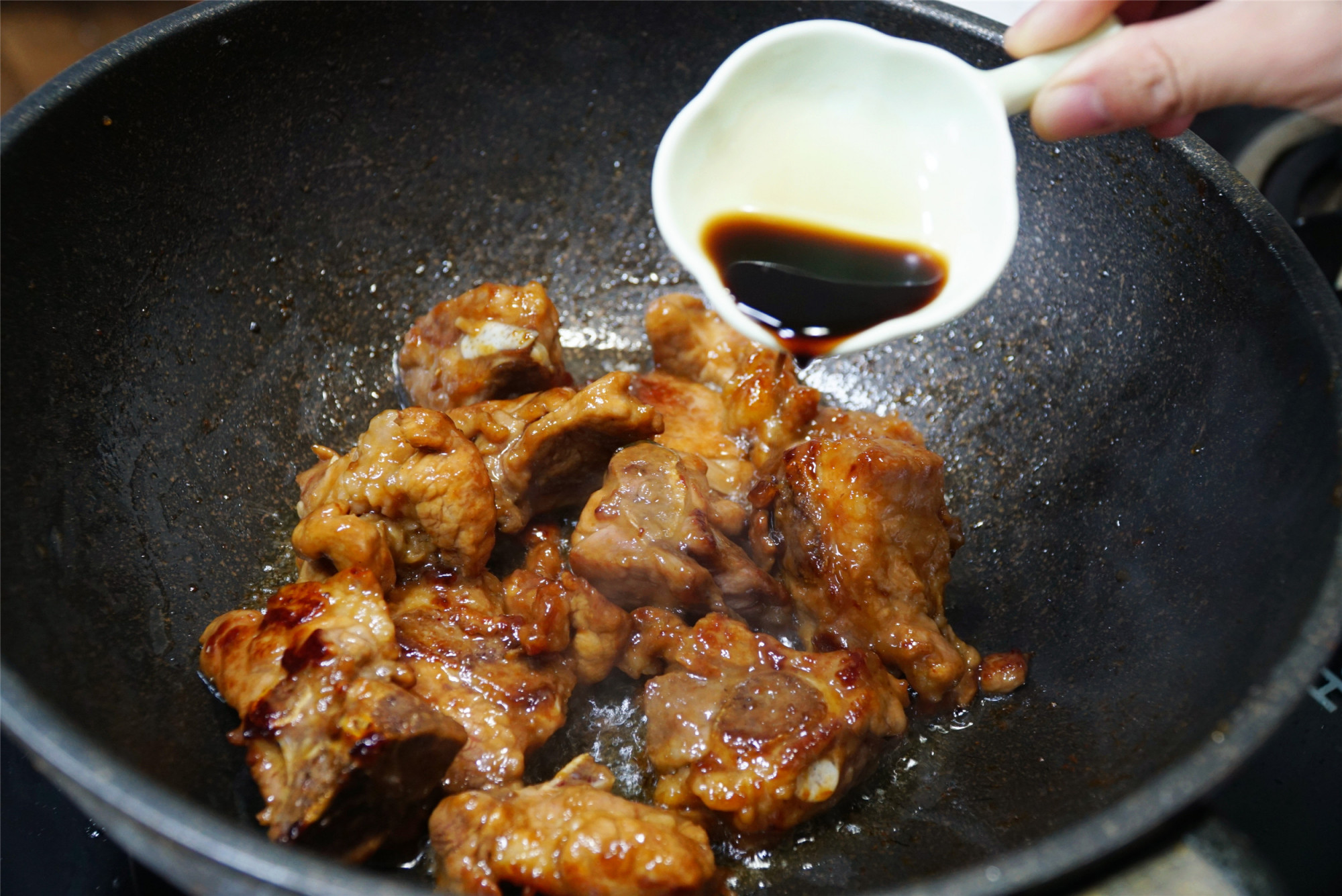 夏天，孩子碰到这种水果，总让我买来炒排骨，