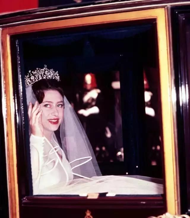 92岁英女王心爱的亲妹妹！罗马假日公主的原型，