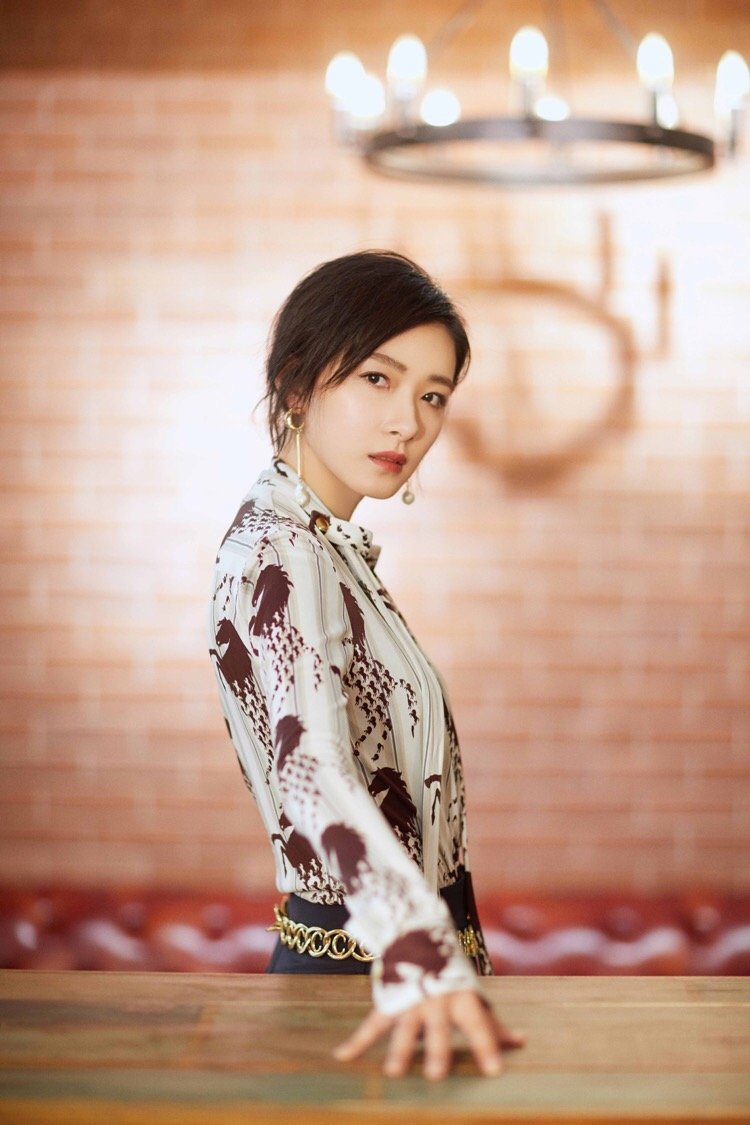 事业巅峰时怀孕，产子后娱乐圈纷纷送上祝福，