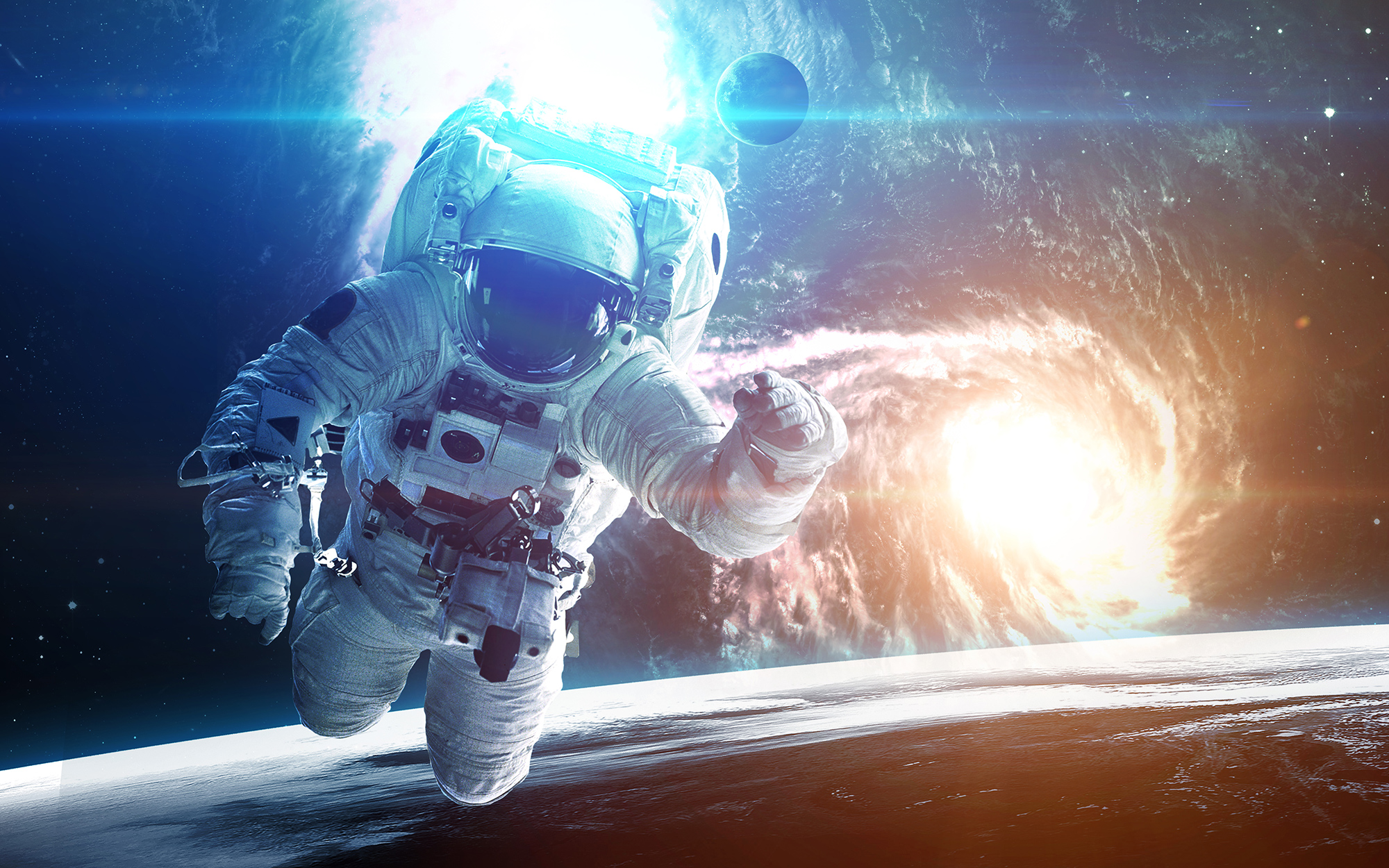 如果宇航员不小心掉进了外太空，会经历什么？他们还能存活吗？