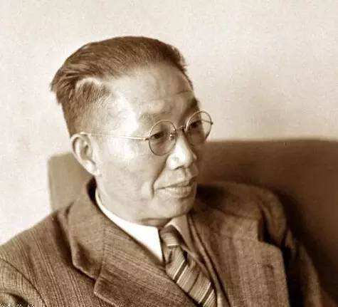 羅儀鳳：事母至孝，終身未婚，告別人世時，墓碑隻有母親的名字