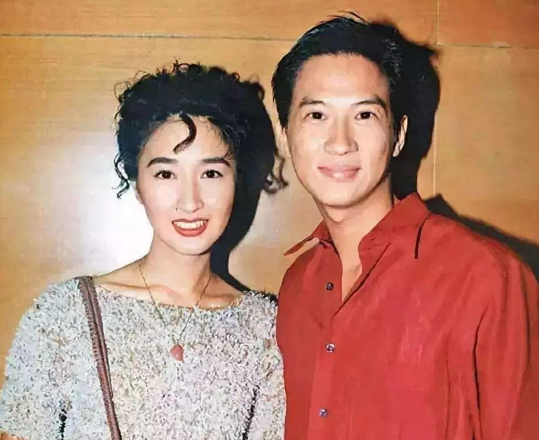 1995年，关咏荷带张家辉见父母，他决定分手：厕