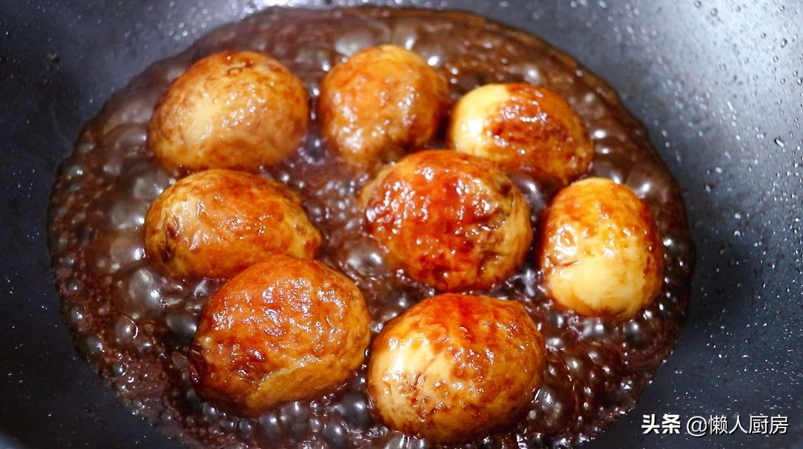 過年吃點不一樣的，用可樂雞翅的做法做雞蛋，酥酥的表皮，超好吃