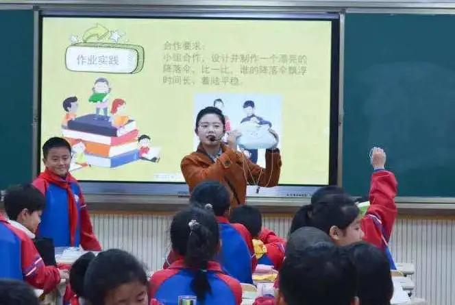 老师，您笑起来真好看——记双流区金桥小学“三八”妇女节活动